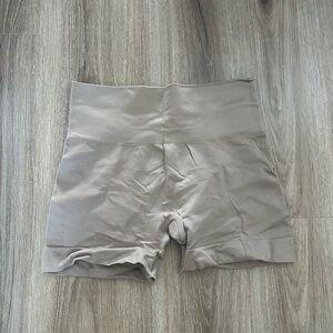 Seamless High-Waist Women's Bike Shorts - Tan